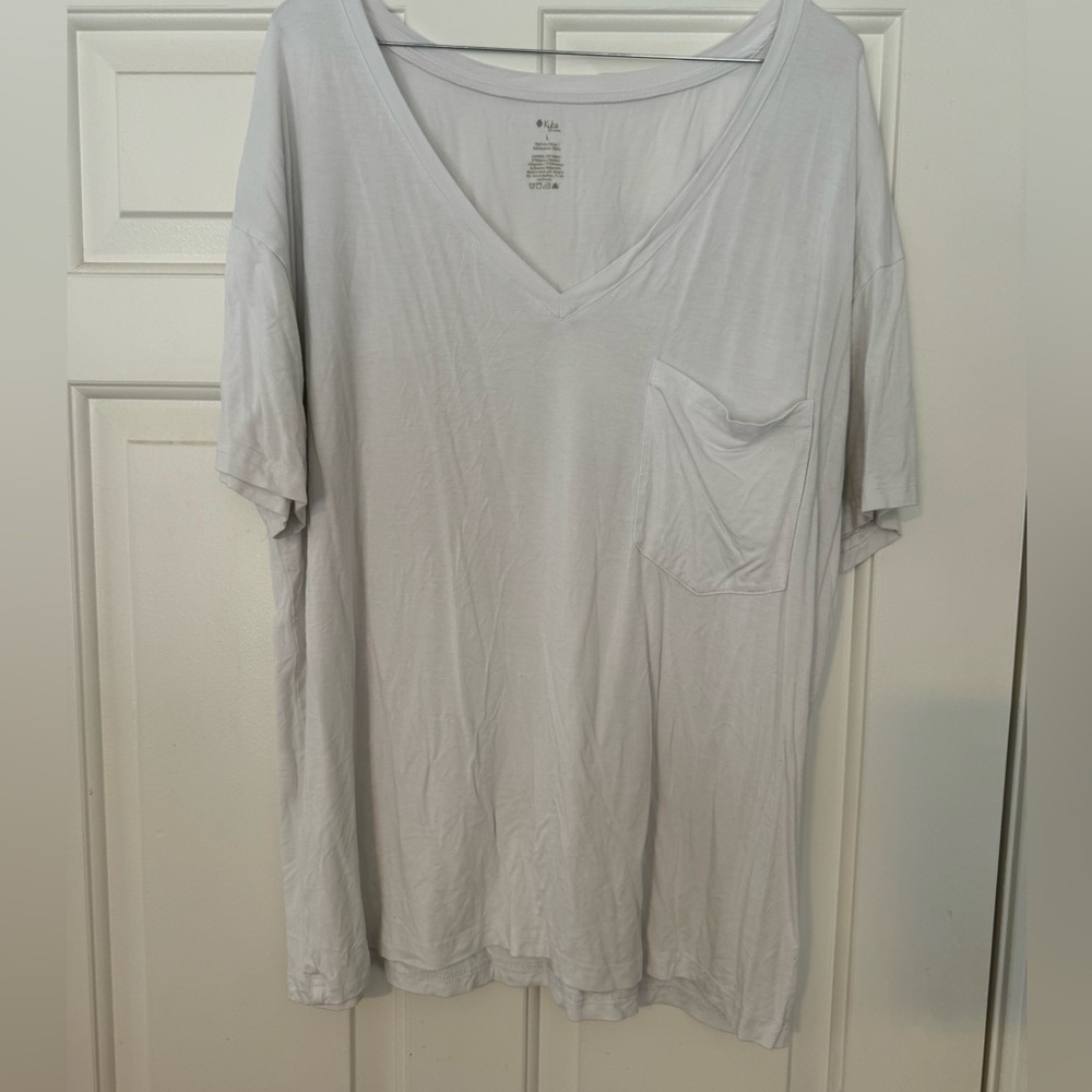 Women’s Kyte Living by Kyte Baby Front Pocket V-Neck T-Shirt